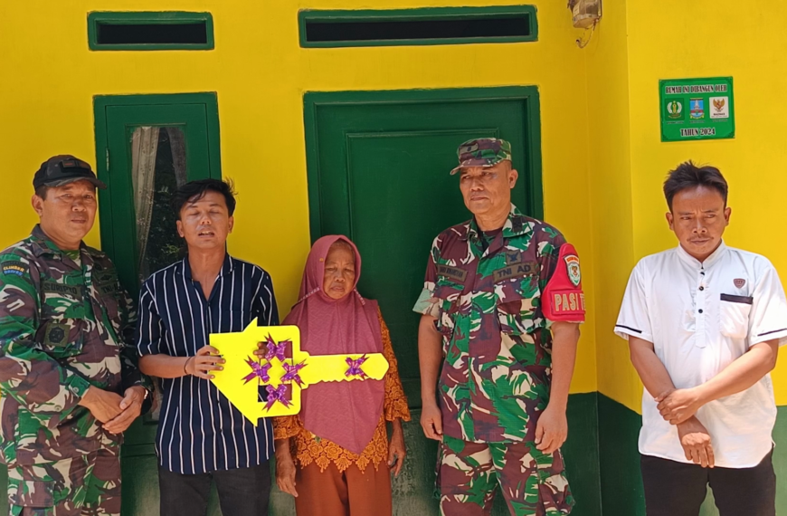 Ibu Kasiyah Terima Kunci Rumah Baru, Haru…