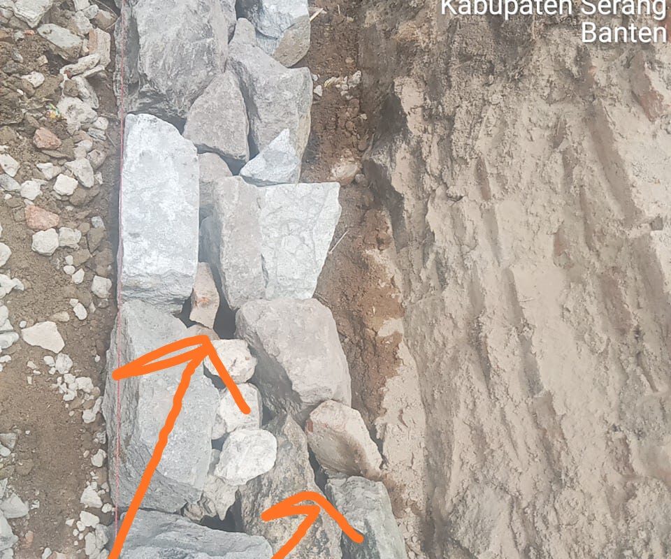 Diduga Gunakan Puing Bata Sebagai Pondasi, Proyek&hellip;