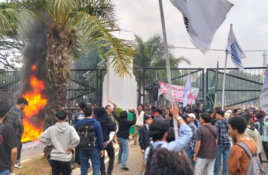 150 Mahasiswa dari Forum BEM Se-Banten Dobrak…