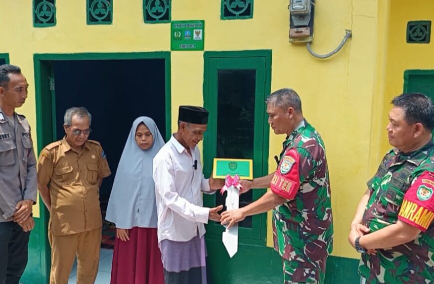 Sujud Syukur Afifi Saat Menerima Kunci Rumah…