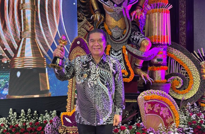 Pj Gubernur Banten Al Muktabar Raih Anugerah…