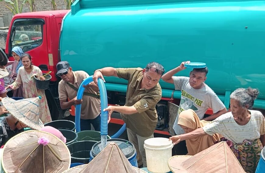 Paguyuban Komando 71 Bagikan 25.000 Liter Air…