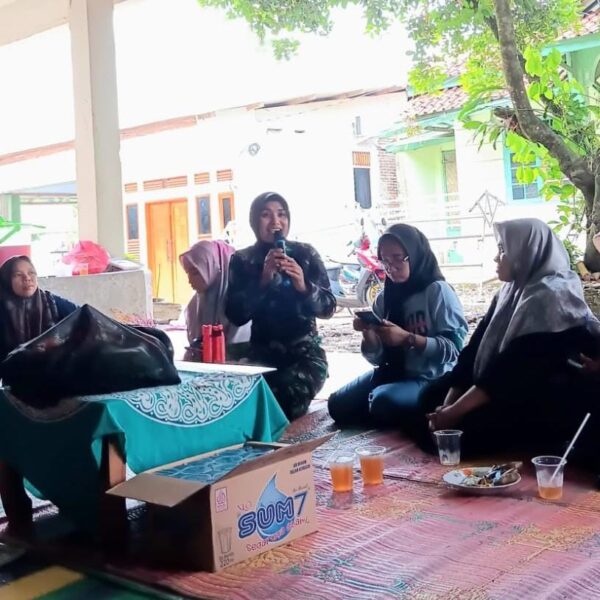 Serma (k) Listyaningsih Jalin Kedekatan Dengan Warga