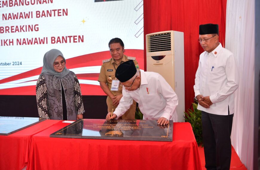 Pj Gubernur Al Muktabar Dampingi Wapres KH…