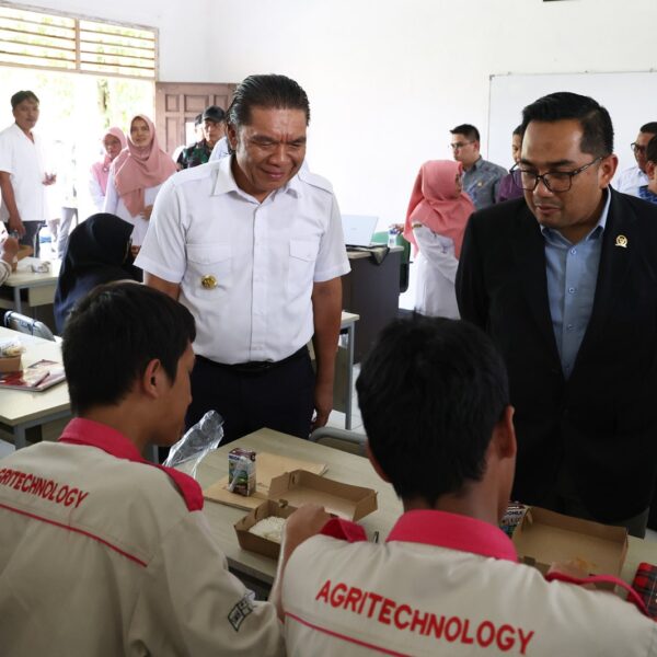 Pj Gubernur Banten Al Muktabar Dampingi Komisi&hellip;