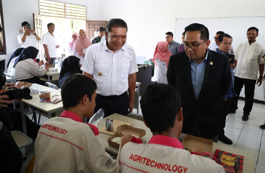 Pj Gubernur Banten Al Muktabar Dampingi Komisi&hellip;