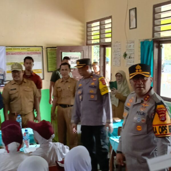 Gandeng Wartawan, Kapolres Serang bagikan Ratusan Makan Gratis…