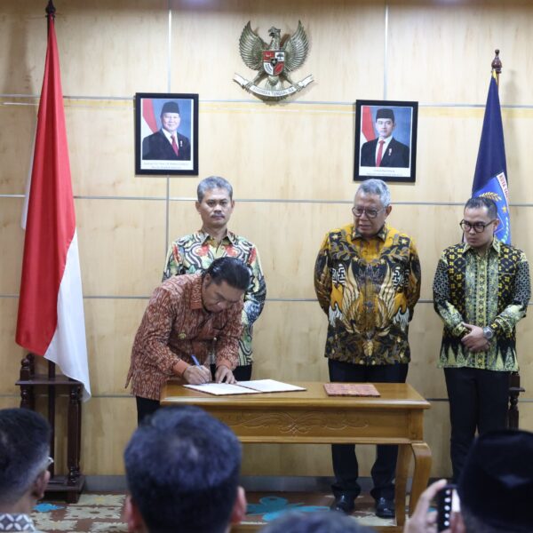 Saksikan Serah Terima Pelaksanaan Tugas Wali Kota&hellip;