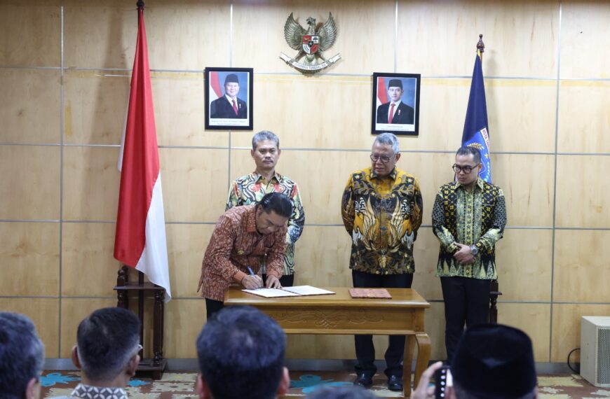 Saksikan Serah Terima Pelaksanaan Tugas Wali Kota&hellip;