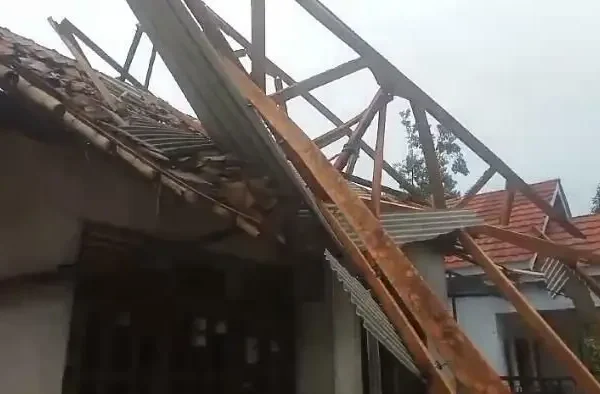 Angin Puting Beliung Melanda Beberapa Desa di&hellip;