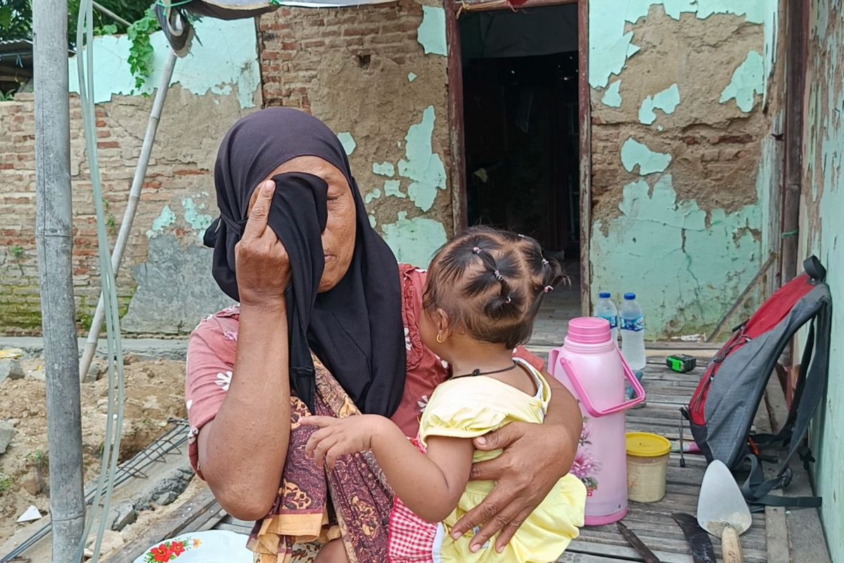 Isak Tangis Ibu Tuah, Saat Mendapatkan Bantuan&hellip;