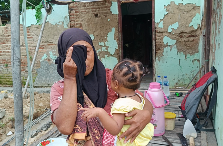 Isak Tangis Ibu Tuah, Saat Mendapatkan Bantuan…