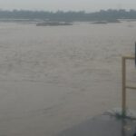 Antisipasi Banjir, Babinsa Koramil 0602-09/Cikeusal…