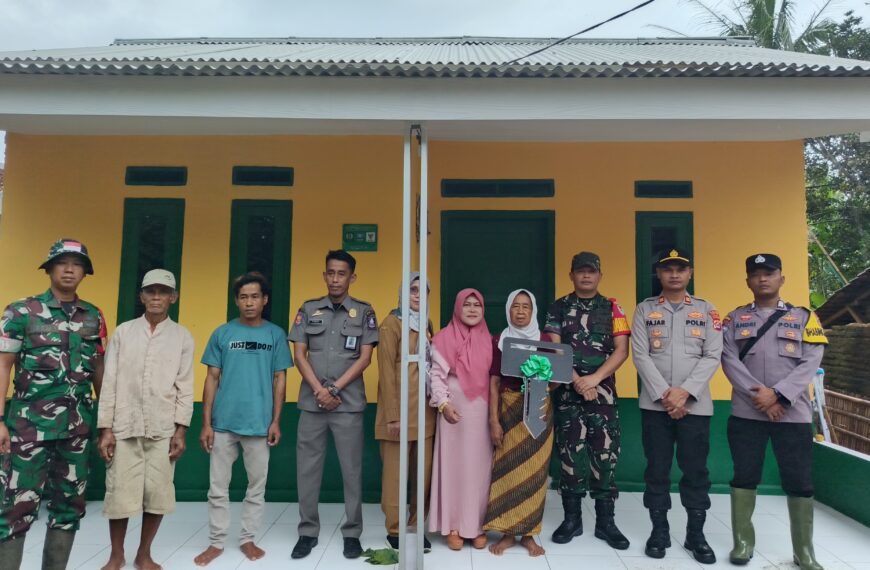 Penuh Haru, Danramil 0602-09/Cikeusal Resmikan 3 Unit…