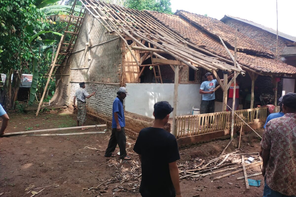 Rumah Hampir Roboh Sarmunah, di Bangun Kodim…