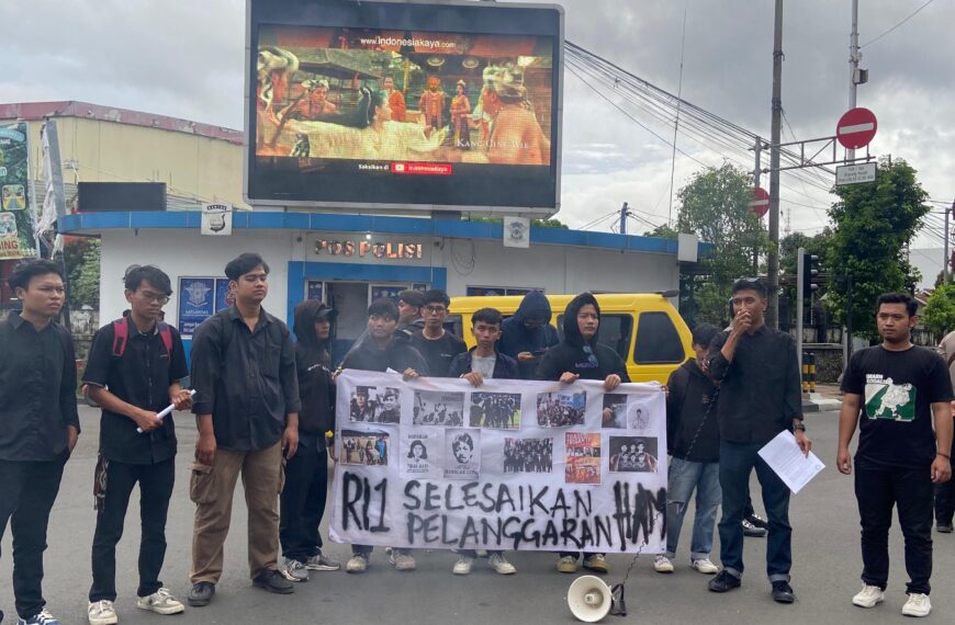 Red Blue Force Community menggelar aksi demontrasi…