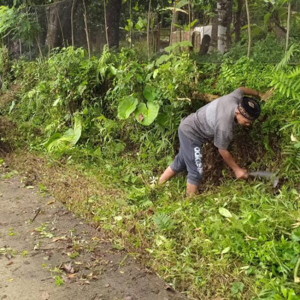Babinsa Anggota Kodim 0602/Serang Bersama Masyarakat Gelar…