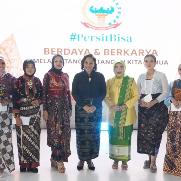 Persit PCBS Pusterad Tampilkan Kreasi Rajut Untuk Program…