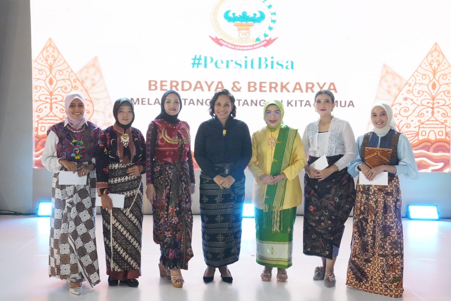 Persit PCBS Pusterad Tampilkan Kreasi Rajut Untuk Program…
