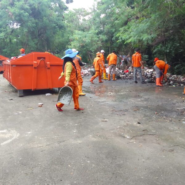 Tim Oranye PUPR Banten Sigap Bersihkan Tumpukan Sampah…