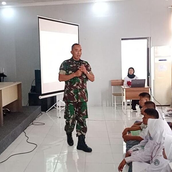 Danramil 0602-18/Kragilan Berikan Materi Kepemimpinan Kepada Paskibra Kabupaten…