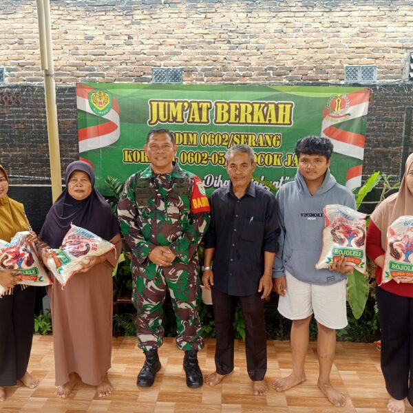 Jumat Berkah : 200 Sak Beras di Bagikan…