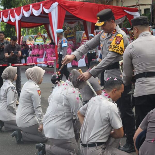 Personil Polda Banten Mendapat Kenaikan Pangkat di&hellip;
