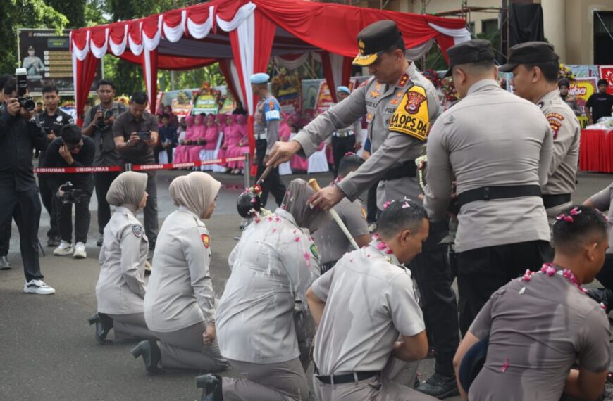 Personil Polda Banten Mendapat Kenaikan…