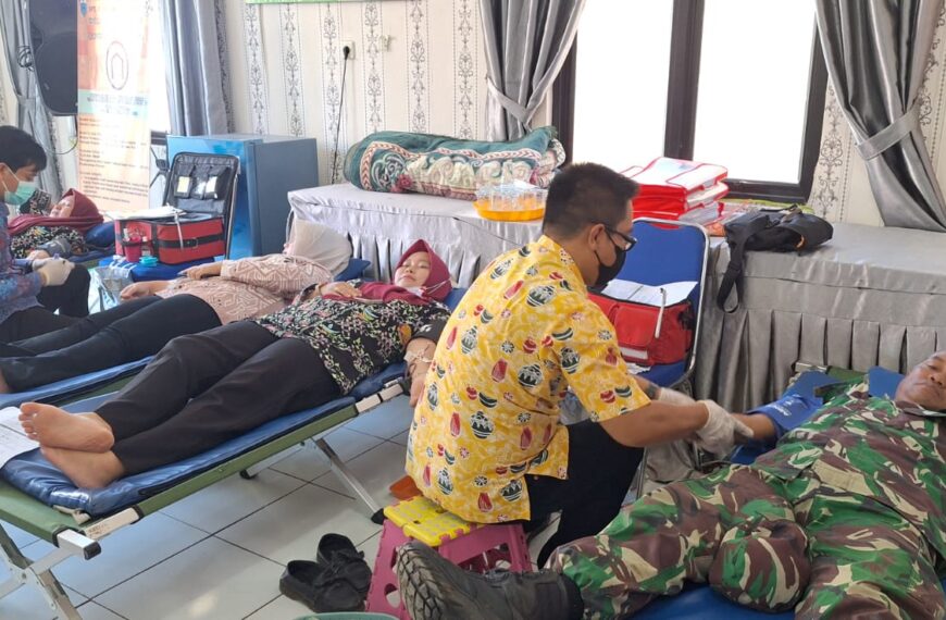 Anggota Koramil 0112/Jiput, Donorkan Darahnya…
