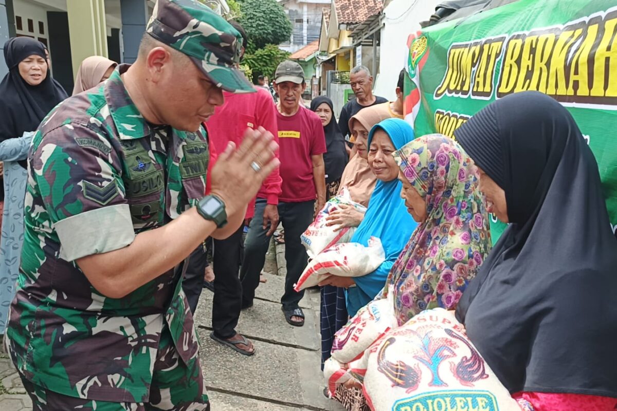 Melalui Babinsa, Koramil 0602-05/Cipocok Jaya Bagikan Beras…