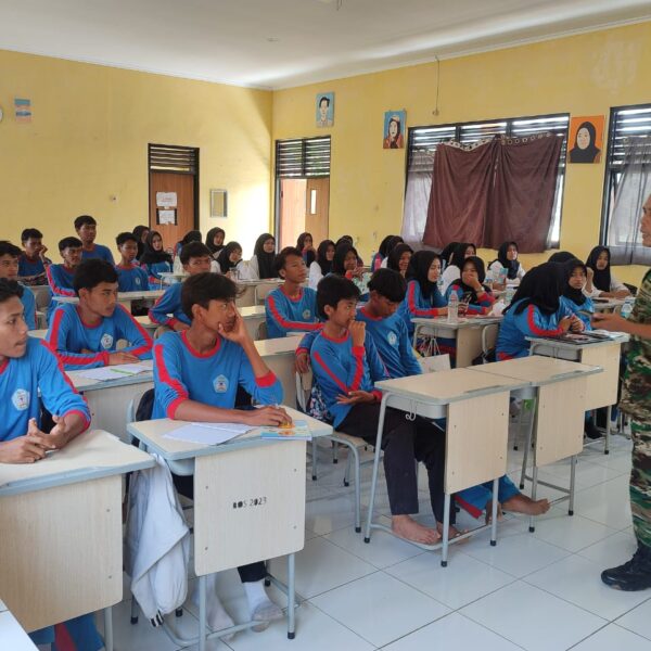 Dorong Generasi Muda, Babinsa Koramil 0602-20/Pamarayan Sosialisasikan Penerimaan…