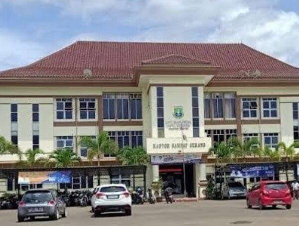 Dipinta 500.000, Warga Keluhkan Pelayanan Samsat Kota Serang