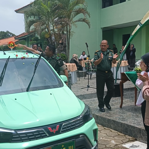 Komandan Kodim 0602/Serang Serahkan Mobil Operasional kepada&hellip;