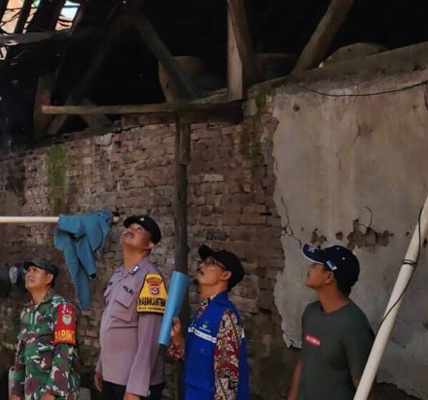 Akibat Hujan Angin Atap Rumah Warga di…