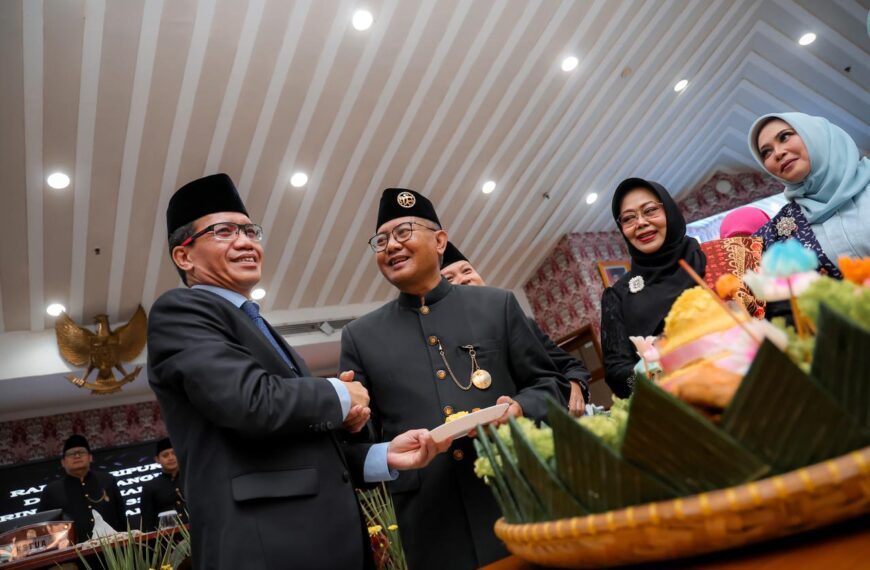 Rapat Paripurna HUT ke-32 Kota&hellip;