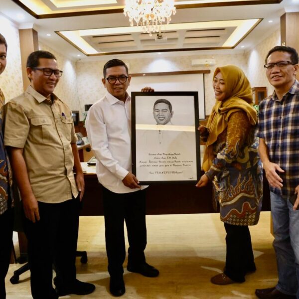 Gubernur Banten Andra Soni: Pemprov Komitmen Selesaikan Guru&hellip;