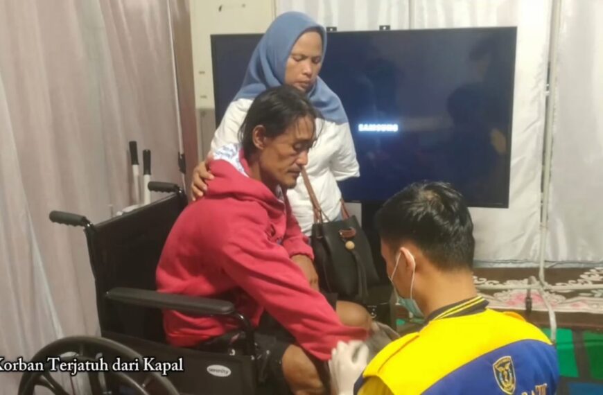 Dua Penumpang Jatuh ke Laut&hellip;