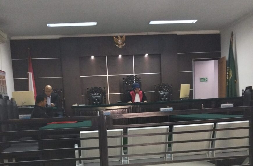 Pihak Kepolisian Tidak Hadir, Sidang…