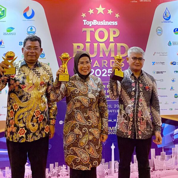 Ratu Tatu Raih Penghargaaan Top Pembina BUMD Tujuh&hellip;