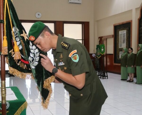 Resmi Jabat Dandim 0602/Serang, Letkol. Arm Oke Kistiyanto…