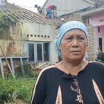 Ibu Erlin Terlihat Bahagia Saat…