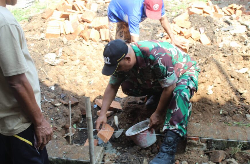 Babinsa Dukung Renovasi Rumah Warga…