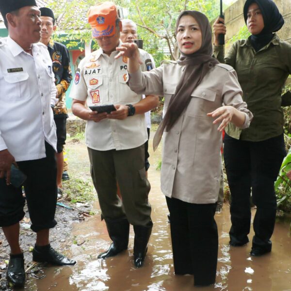 Bupati Serang Ratu Zakiyah Tinjau Langsung Lokasi Banjir 