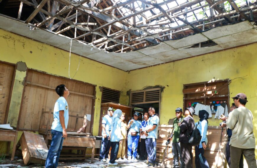 Tinjau SDN Sukamaju, Bupati Ratu&hellip;