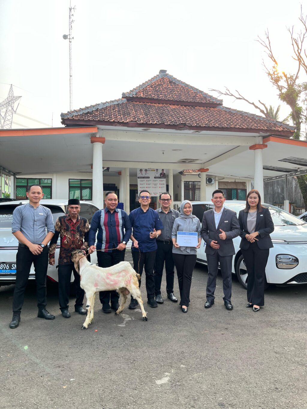 Penyerahan hewan kurban ke Kecamatan Curug