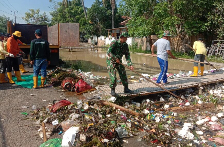 Babinsa Koramil 0602-11/Tirtayasa Bersama Petugas…