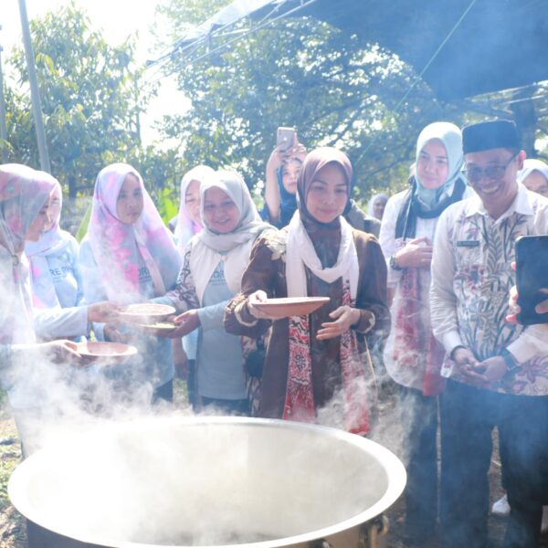Bupati Ratu Zakiyah Ungkap Festival Bubur Asyuro…