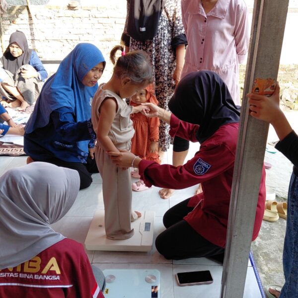 Mahasiswa Binabangsa Peduli Pertumbuhan Anak dan Ibu Hamil