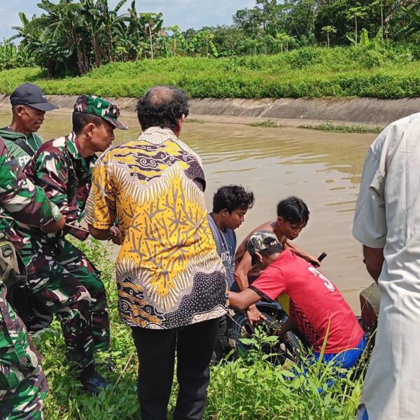 Babinsa Koramil 0602-20/Pamarayan Dan Masyarakat Evakuasi Penjual…
