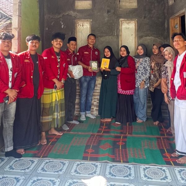 Mahasiswa KKM Kelompok 12 UNIBA Serahkan Donasi…
